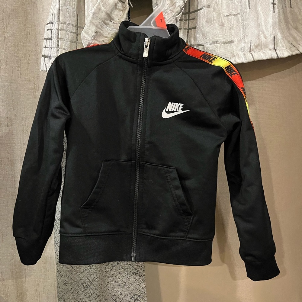 🐻 3 for $20 boys 🐻 2T Nike zipper jacket
